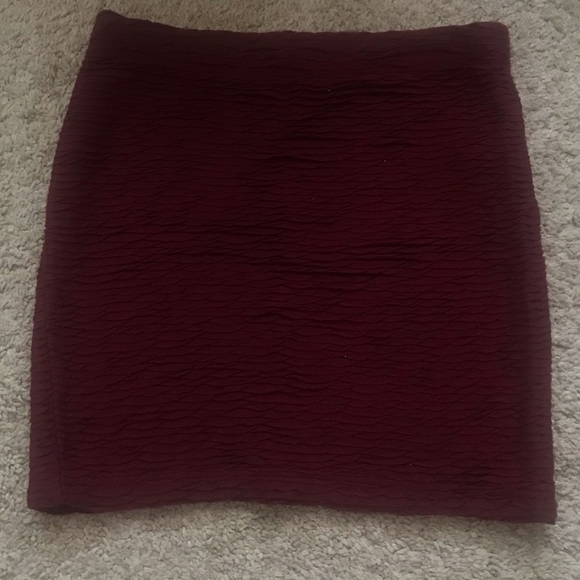 Forever 21 - Women’s Scrunched Burgundy Skirt - S - Picture 1 of 3